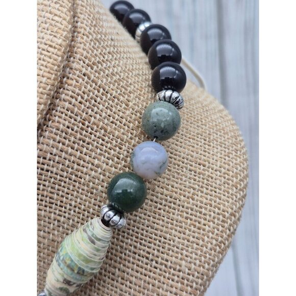 Artisan Black & Green Bead & Faux Paper Collar Teardrop Pendant Necklace 16" - Picture 8 of 11